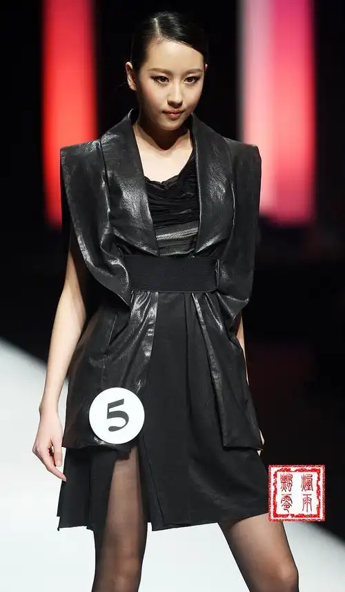 【时尚盘点】中国国际时装周抢眼模特之张紫炜(组图) - 烟雨飘零的