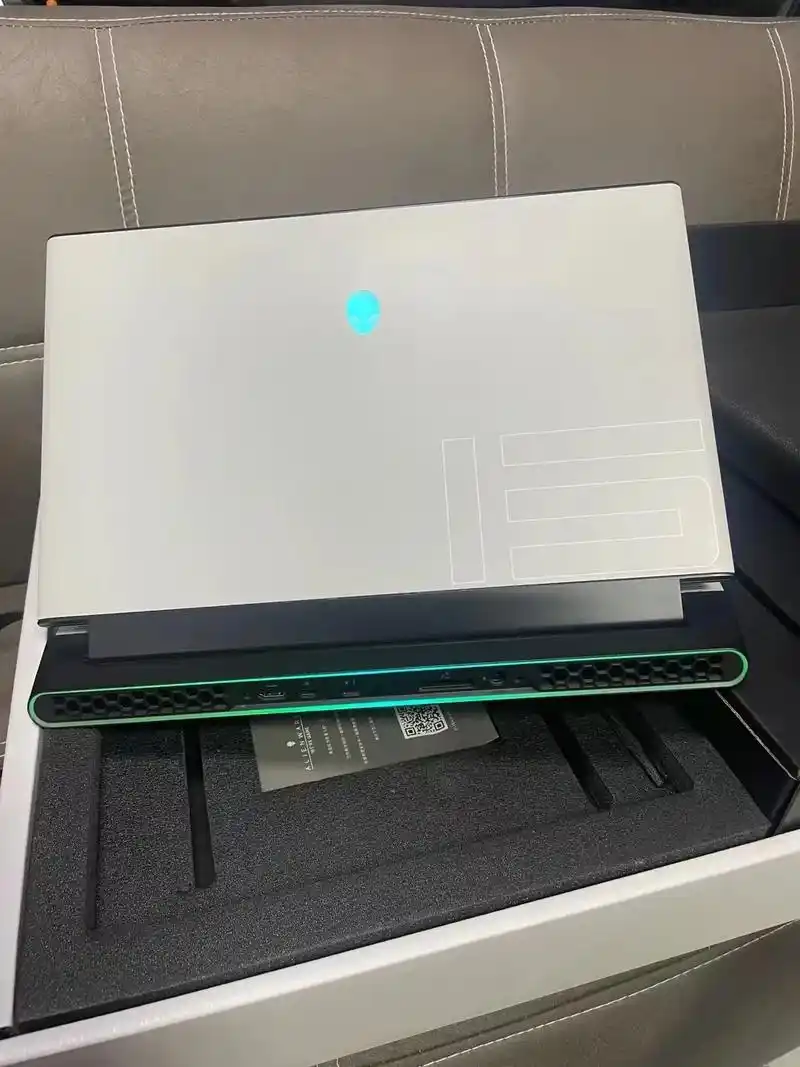 成色很好,包装都在90.外星人m15r3 白色 成色新 带包 - 抖音