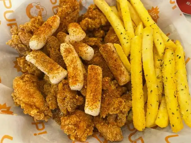 快乐套餐炸鸡配可乐