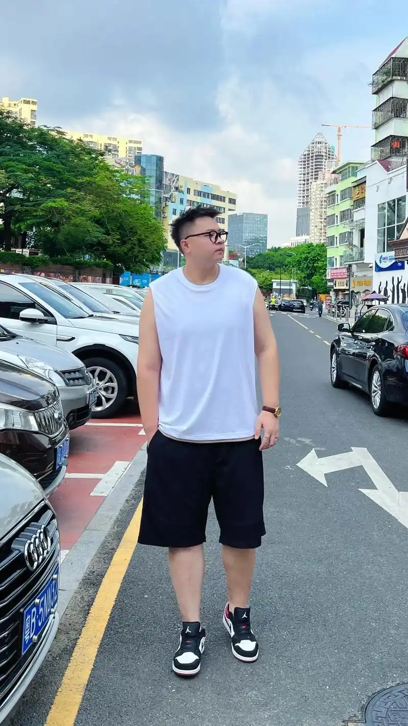 胖胖的男生这么穿真的很显瘦.#ootd穿搭 #夏季穿搭 #谁 - 抖音