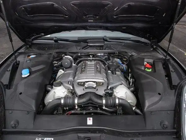 保时捷卡宴的发动机号码和车架号在车身的哪个部位?