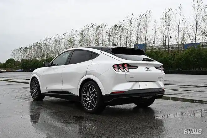 场地体验国产福特mustang mach-e gt|mustang|底盘|新车|野马|轿跑
