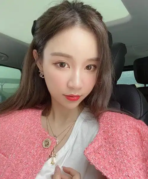 18线小网红成长史,王思聪前女友雪梨回应:感谢思聪让我成长