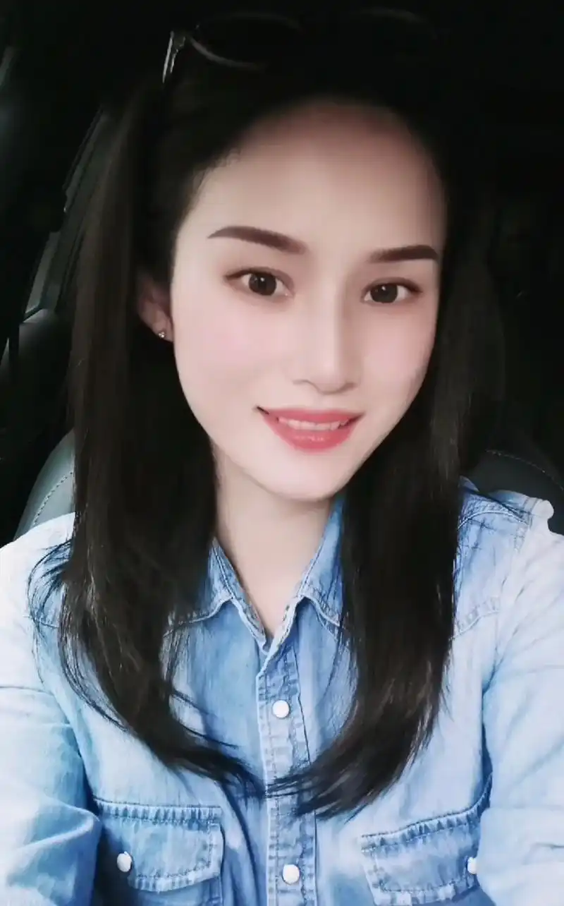 找了一张很温柔的照片,来配这么灼热的歌#微笑是最美的语言  - 抖音