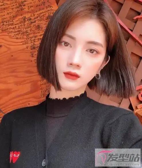 一刀切短发怎么剪 简约显气质女神都这样剪_发型站_最新流行发型设计