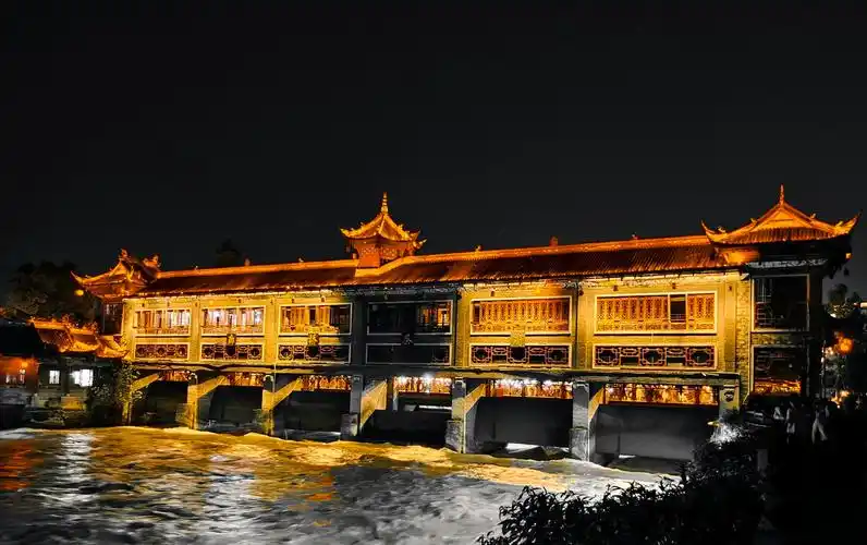 廊桥夜景20210501手机摄于都江堰