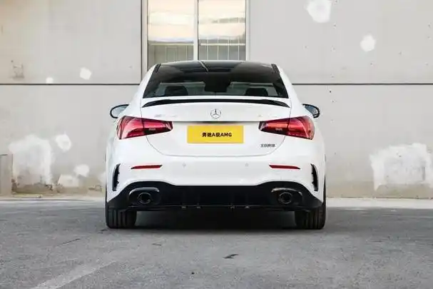 新款奔驰a级amg a35l上市,增加手机无线充电,售价41.