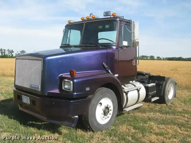 已经消失的美国重卡品牌 国内仅存不多的怀特wg长头卡车