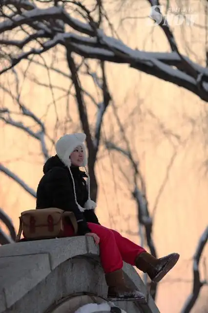 坐在桥上来一张