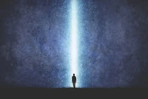 单独一个人去跋涉的,路再长再远,夜再黑再暗,也得独自默默地走下去