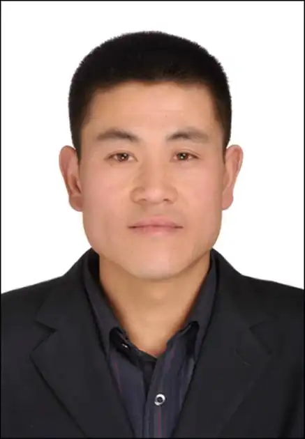 男,汉族,生于1983年8月2,中共党员,中学二级教师,甘肃省环县环城镇人