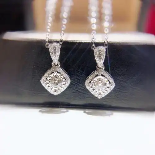 钻石吊坠18k金镶钻显大款菱形设计