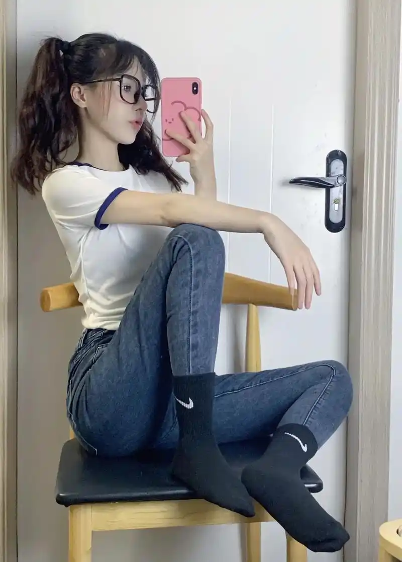 穿搭 #纯情女高 之前觉得冬天露脚踝特酷 现在不了 我以后 - 抖音