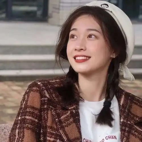 女生头像普通颜值头像闯入一个人的生活是很不礼貌的