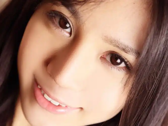 日本电眼美女宫阪绘美里性感桌面壁纸