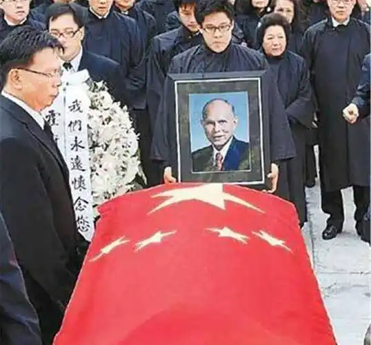 国葬:霍启刚捧遗像,赌王为其扶灵,李嘉诚也去送行_中国香港_工作_房