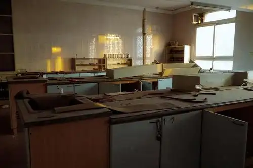 兮哥的相册-【废墟】实验室的秘密