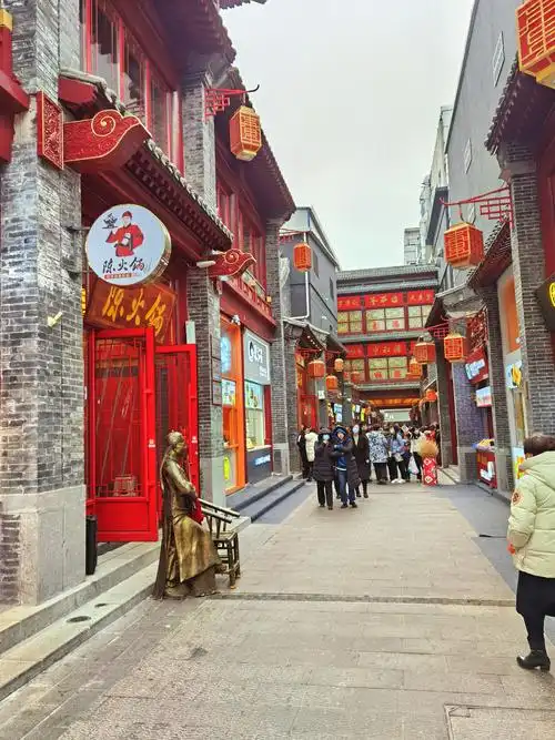 新春节日正月十五,来到沈阳古老的中街步行街,这是我几年来曾未来的最