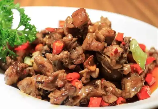 原创原来洋葱炒兔肉这样做更美味,营养解馋超好吃,一大盘都不够吃