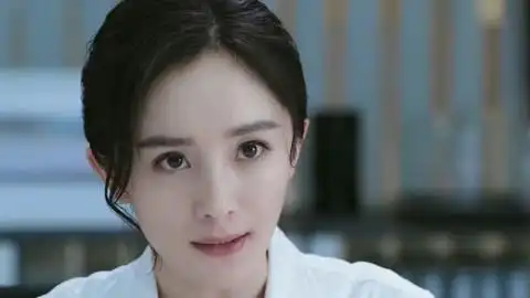 大嘴巴现代热剧合集1 杨幂白色抹胸裙惊艳四座