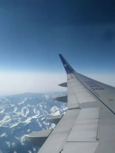 到了和田,表弟全家及舅舅舅妈都来机场迎接.亲人们久别重逢格外亲热.