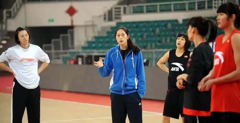 女篮名宿隋菲菲(女篮美人隋菲菲:10年国家队核心30岁宣布退役,如今是