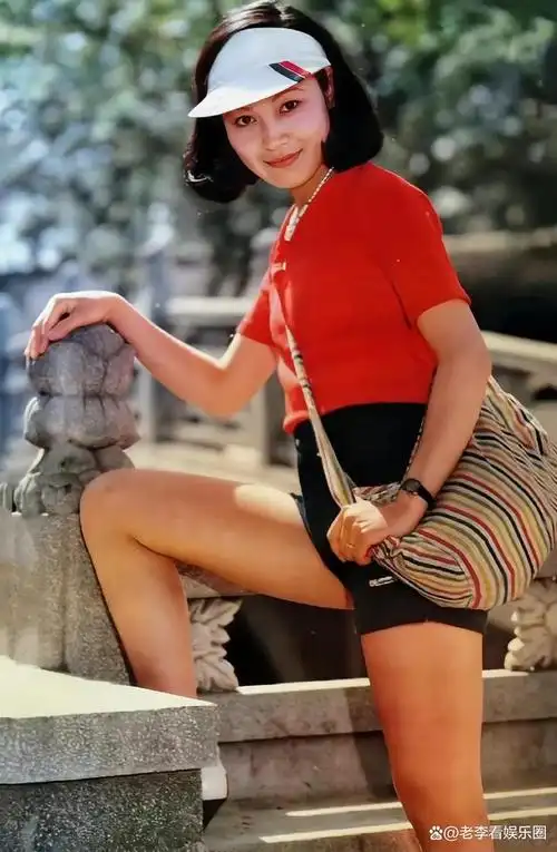 邬倩倩年轻时明艳动人挤走导演原配夫人如今又被继任者挤走