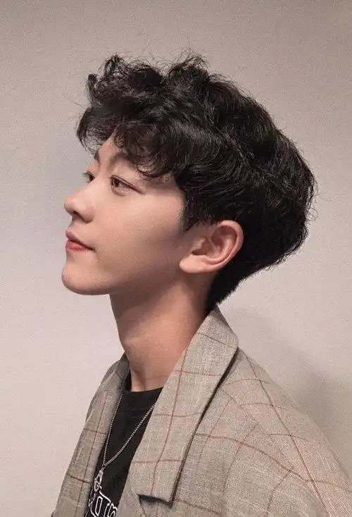 男生短发烫什么发型好看帅酷双气质的短卷发造型