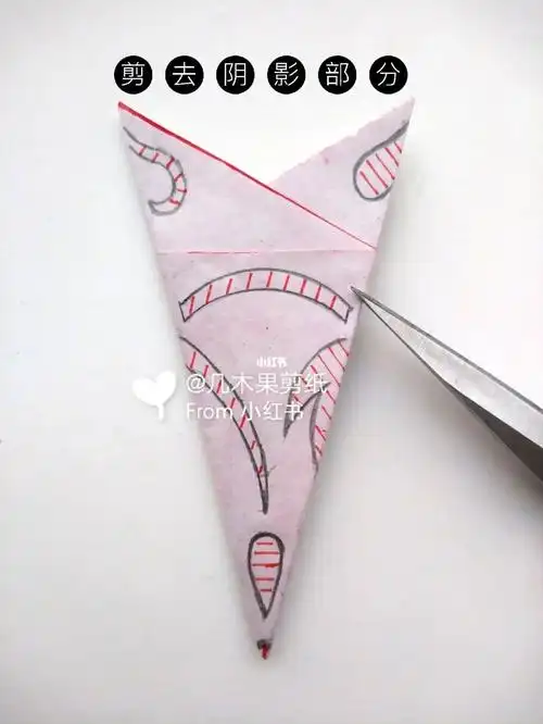 六折剪纸简单的儿童手工剪纸窗花教程分享