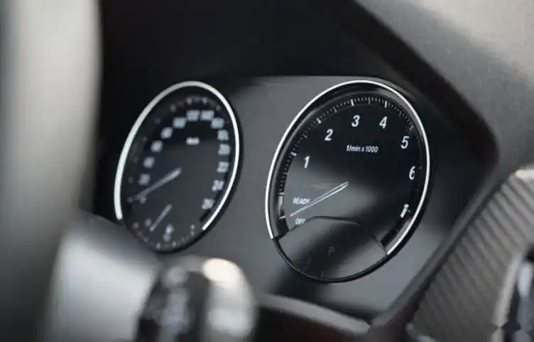 宝马x2前雾灯-液晶屏-双离合变速箱-易车