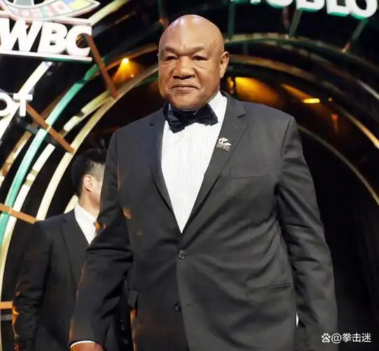 本周,传奇老拳王乔治-福尔曼谈及了一个公众非常感兴趣的话题——谁是