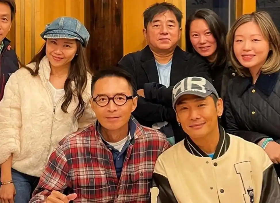 杜德伟妻子李晓冰:丈夫比母亲还大一岁,婚后生一子如今生活幸福