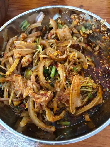 一道有人拍案叫绝有人望而却步的美食—大理生皮