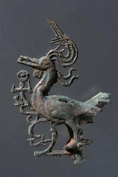 汉代鎏金青铜摇钱树上的朱雀.