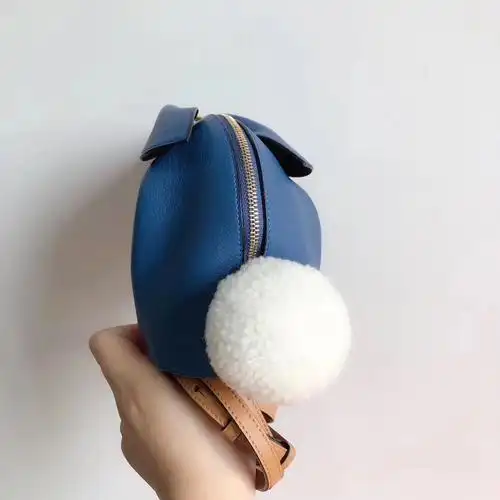 loewe罗意威水蓝色小兔包