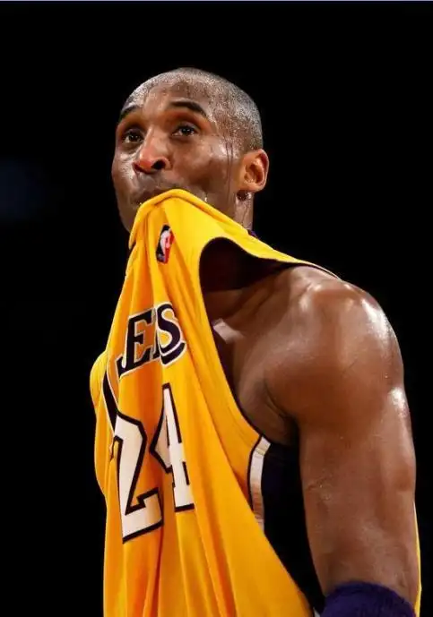 【nba球星】科比不良习性大搜集:标志性咬球衣动作【图】