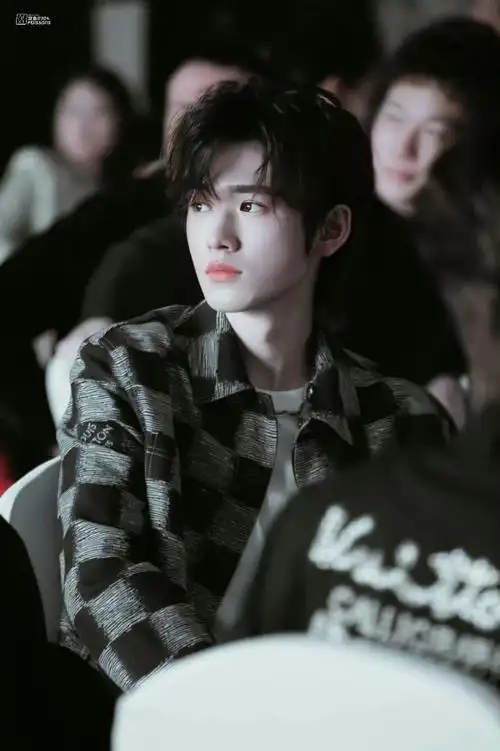 宋亚轩走的是阳光开朗风##宋亚轩的嘴角真的很难压##沈腾一直和