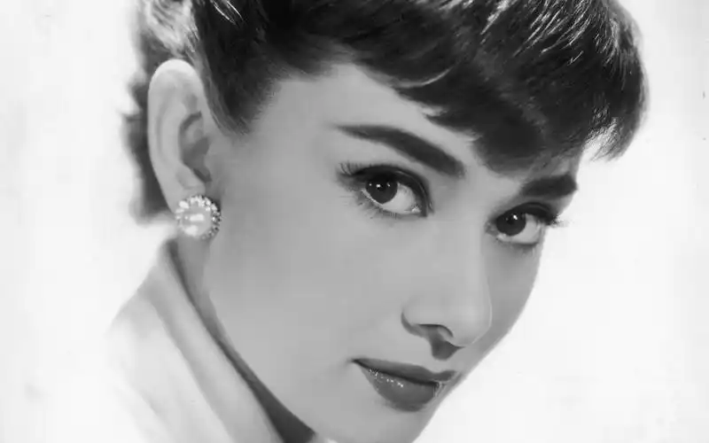 奥黛丽赫本原声演唱窈窕淑女中歌曲片段