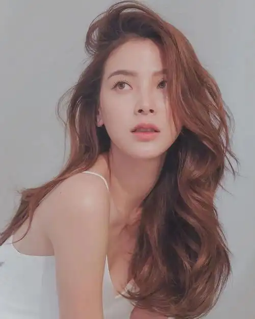 平采娜baifern伪素颜77大波浪