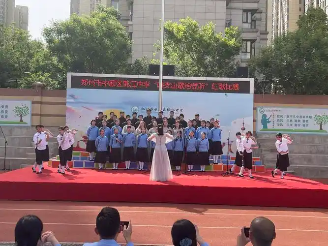 传唱红歌颂党恩,不忘初心抒情怀——郑州市中原区锦江中学开展红歌