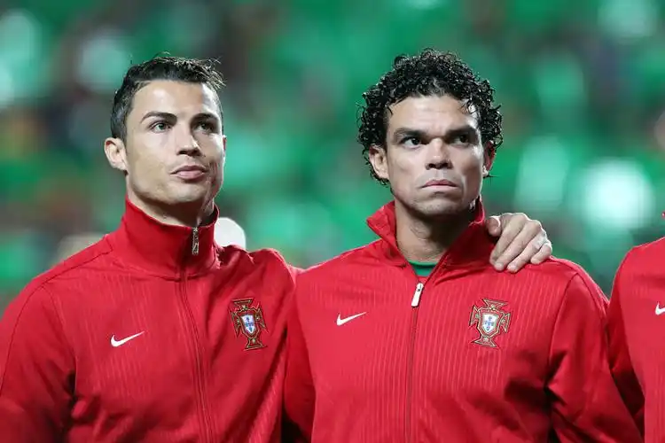 40岁佩佩再次入选葡萄牙队他已辅佐c罗20年投票时担任队长