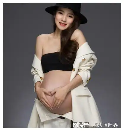 40岁安以轩二胎孕照曝光穿黑色透视裙放得开孕期腰臀比仍出众