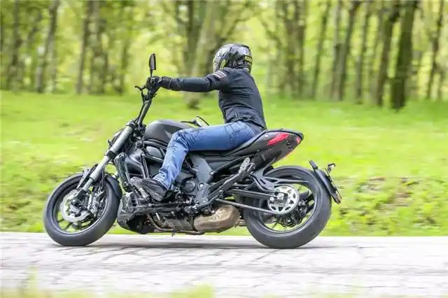 拥有黑暗的灵魂和吸引人的欲望贝纳利502c