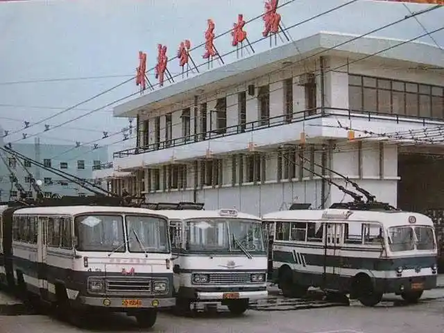 新南门汽车站早期的电力火车成都市区旅游交通图成都旅游图杜甫草堂