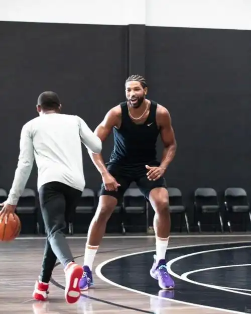 国王官推晒tt训练组图:tt正与队友共同训练|汤普森|波士顿凯尔特人|tt