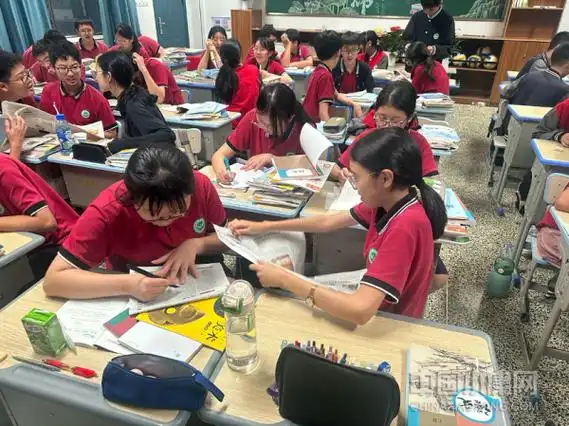 浙江金华金东区实验中学举办亚运创意作业展