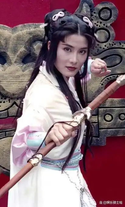 温柔的男子以他的"猛烈攻势"征服了年轻的杨丽菁,最终两人