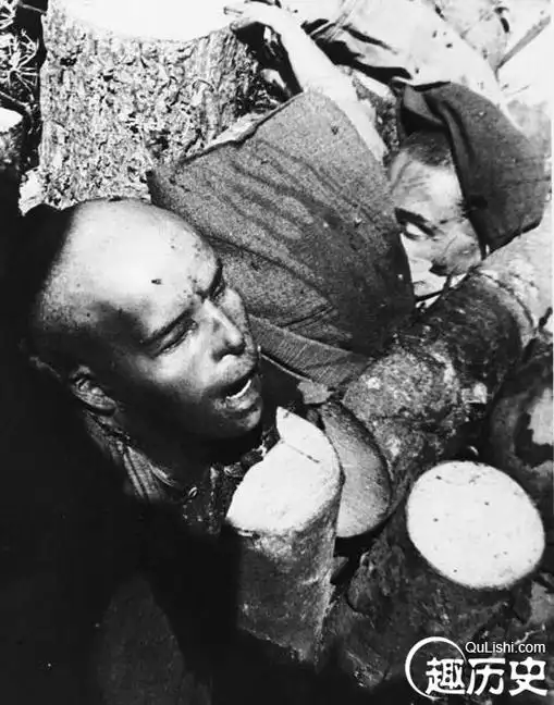 纳粹集中营真实焚尸:遍地死尸 实行肉体消灭!