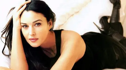 i 50 anni di monica bellucci, la bellezza medit