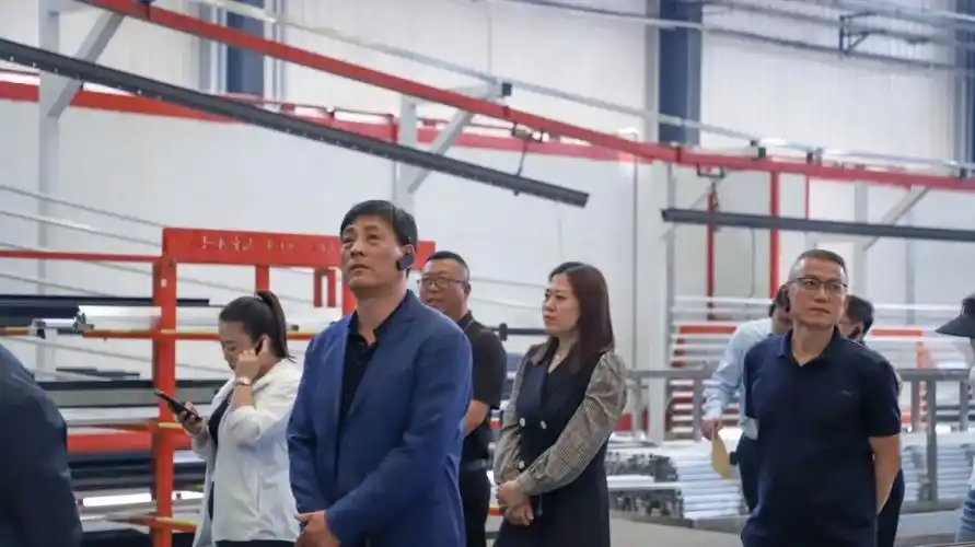 热烈欢迎辽宁省沈阳市苏家屯区领导一行莅临格瑞邦门窗参观考察!